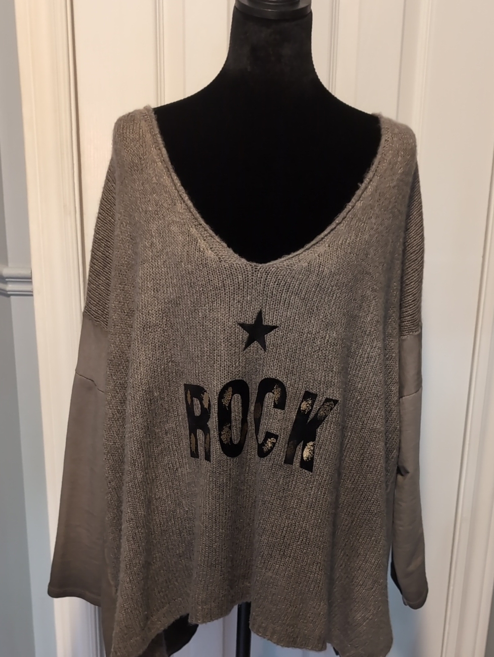 Bella Amore Grey-brown Off-the-Shoulder 'ROCK' V-Neck Sweater